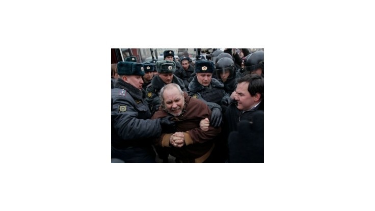 V Moskve a Petrohrade zatkli desiatky opozičných aktivistov